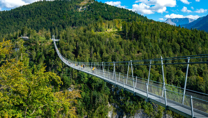 Die Hängebrücke Highline 179 in Tirol