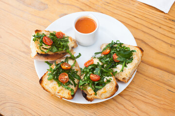 Molletes, Pan con frijoles y queso, cocina mexicana
