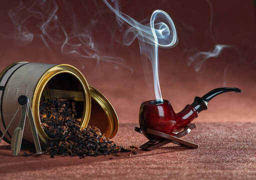 Smoking pipe with tobacco leaf