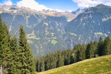 Fototapeta na wymiar Eine Alm in den Bergen, Urlaub in den Alpen im Montafon 2020