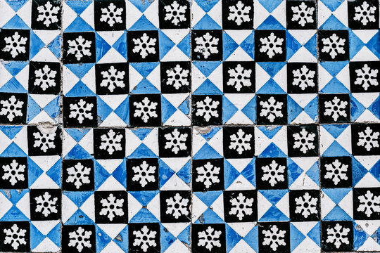 antique tiles white and blue