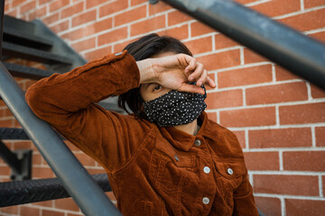 woman wearing face mask