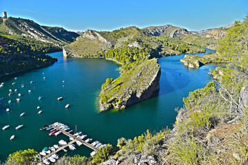Obraz na płótnie Canvas lago de aguas turquesas