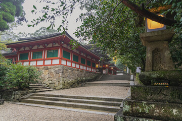 石上神宮 雨の境内風景