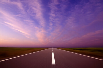 Fototapeta premium 朝焼けの道