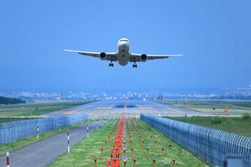 離陸する旅客機