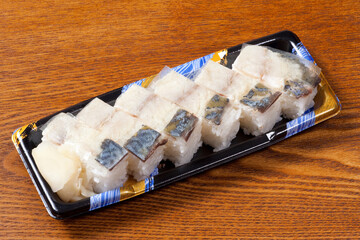 パック寿司のバッテラ