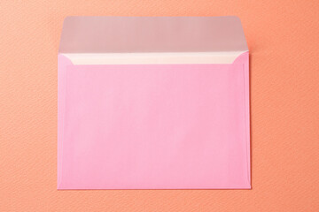 ピンクの封筒