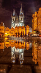 Obraz premium Old town square in Prague reflection