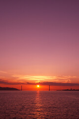 Obraz premium 明石海峡大橋と夕日