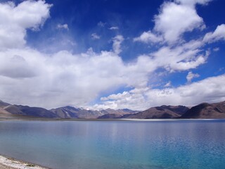 Beautiful lake and magnificent blue skies and mountains, Pangong tso (Lake), Durbuk, Leh, Ladakh, Jammu and Kashmir, India