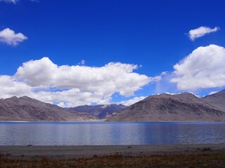 Beautiful lake and magnificent blue skies and mountains, Pangong tso (Lake), Durbuk, Leh, Ladakh, Jammu and Kashmir, India