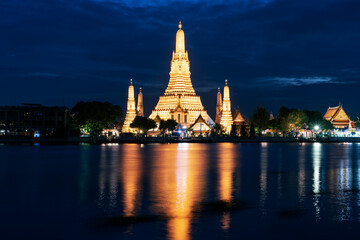 Fototapeta premium Beautiful Wat Arun Ratchawararam temple with reflexion in the river at twilight in Bangkok Thailand.