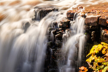 Fototapeta na wymiar Water falls at Minneopa State Park during fall time 