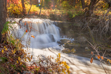 Fototapeta na wymiar Water falls at Minneopa State Park during fall time 