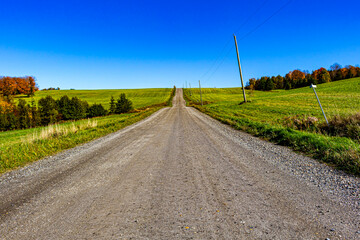 routes et paysages d'automne, tracteur et citrouilles
fall roads and sceneries, farm equipment and...