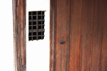 田舎の民家の離れの便所