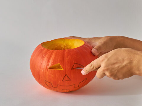 Step By Step We Make The Head Of Jack Lantern From A Pumpkin. Step 6 - Cut Out The Tuvka Along The Contour With A Knife.