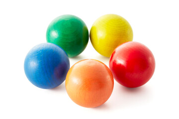 カラフルな丸い木製の玉