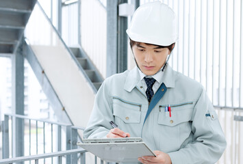 作業服を着たビジネスマン