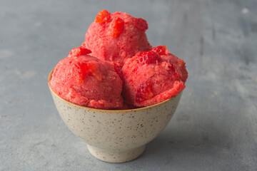 THE BEST STRAWBERRY ICE CREAM RECIPE