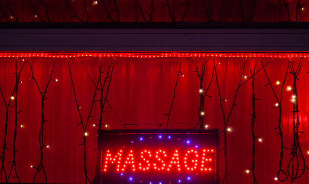 Vitrine Massage, Prostituées