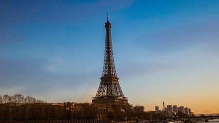 Fototapeta na wymiar Beautiful of sunset sky scene with the landmark of Eiffel tower and dusk sky scene in Paris, France, tourism in Europe,Travel concept