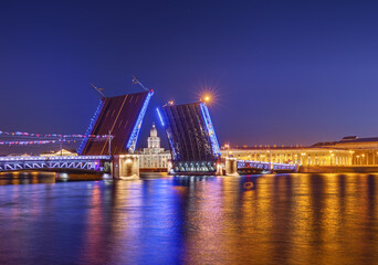 Fototapeta na wymiar Neva river and open Palace (Dvortsovy) Bridge - Saint-Petersburg Russia