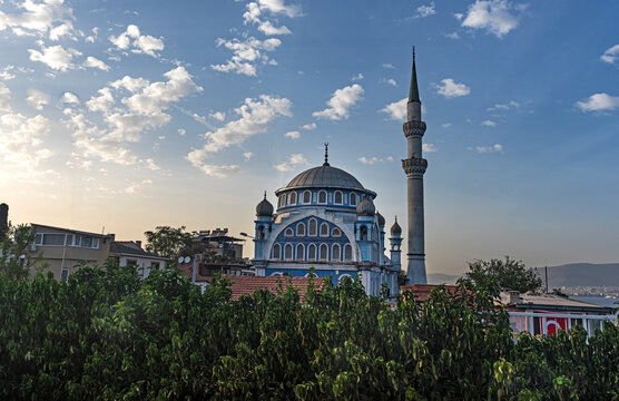 Fatih Mosque, which is located in Varyant, in Konak district of Izmir and is not a historical building, attracts great attention from tourists with its blue tiles.