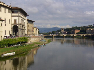 Fototapeta na wymiar The Arno river in Florence, Italy