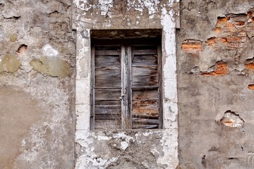 Fototapeta na wymiar broken window on the abandoned house, architecture in Bilbao, Spain