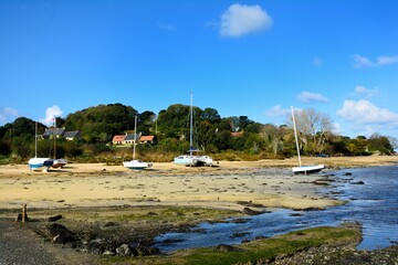 Fototapeta na wymiar Boats at low tide in the Pellinec bay of Penvenan . Brittany France