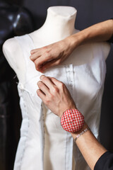 Obraz premium tailor making a new dress in front of a mannequin