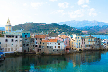 Saint Florent, Häuser direkt am Mittelmeer, Korsika Frankreich, 