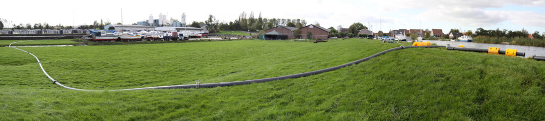 Pipeline to transport dredging spoil from a canal to a storage basin
