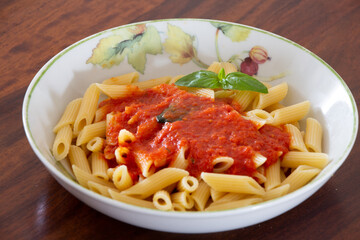 Penne al pomodoro e basilico