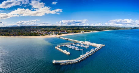 Photo sur Plexiglas La Baltique, Sopot, Pologne Aerial view of the Baltic sea coastline and wooden pier in Sopot, Poland