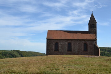 Fototapeta na wymiar chapelle sur les hauteurs de Saint Quirin en Moselle, Chapelle-Haute les sept roses