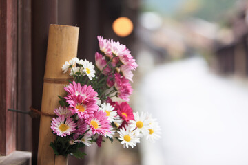 入り口に飾られた花