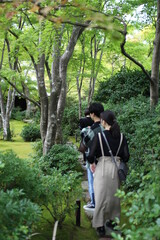 Fototapeta premium 森の中の人達