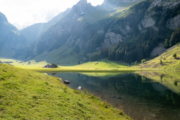 See in einem Tal in Appenzell, Schweiz