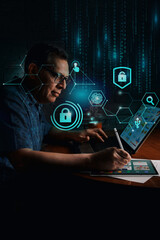 Hombre desarrollando Ciber seguridad
