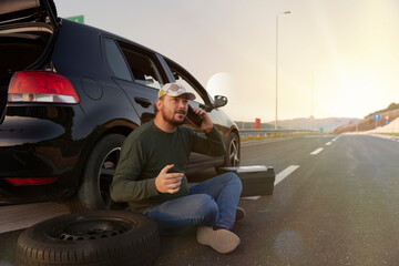 The driver talks on the phone, calls for help on the road. A problem on the trip