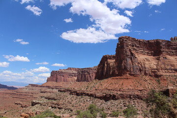 Fototapeta premium A scenic drive through a gorgeous desert landscape in Shafer Cayon, Canyonlands National Park, Utah