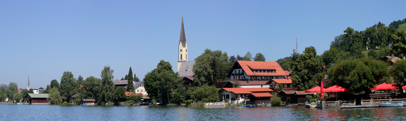 Schliersee mit Ort in den Bayerischen Alpen, Landkreis Miesbach, Bayern, Deutschland, Europa, Panorama