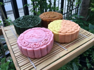 Peach moon cake, Yusu orange  moon cake, coffee mixed longan moon cake and walnut green tea moon cake