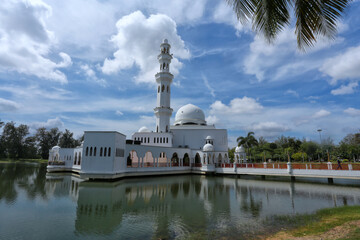 Fototapeta na wymiar Malaysia, 1/1/2019: The Tengku Tengah Zaharah Mosque or the Floating Mosque is the first real floating mosque in Malaysia. It is situated in Kuala Ibai Lagoon, 4 km from Kuala Terengganu Town.