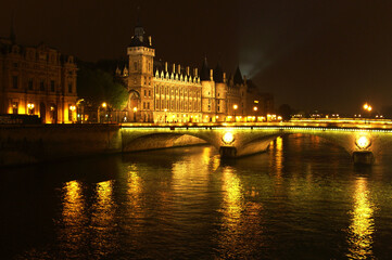 Fototapeta na wymiar La Seine. Paris, France