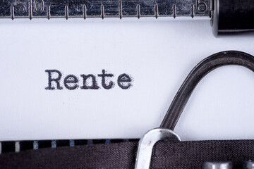 Rente, geschrieben auf einer alten Schreibmaschine