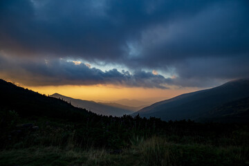 Beautiful morning landscape in the high carpathians. autumn in the mountains.